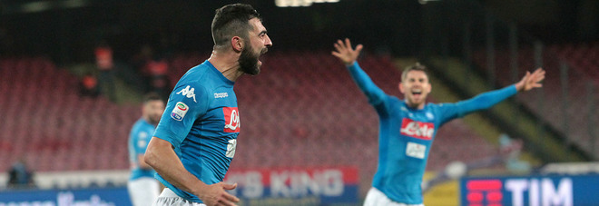 Corsa scudetto, il Napoli riparte:
Albiol piega il Genoa, -2 dalla Juve