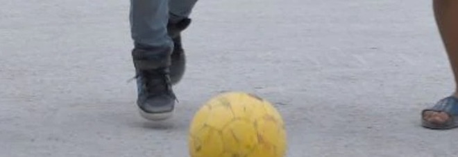 Bambino di sei anni investito e ucciso mentre gioca in strada Bambino di sei anni investito e ucciso mentre gioca in strada