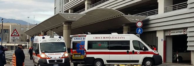 Le ambulanze sul luogo della tragedia Le ambulanze sul luogo della tragedia