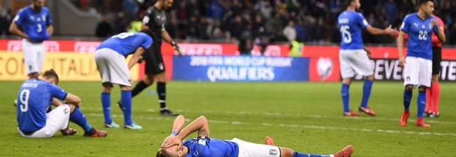 Italia, giocatori in lacrime sul prato dello stadio Meazza