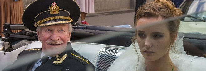 Attore 87enne sposa una donna di 27 anni, ma lei non vuole fare sesso: lui divorzia e torna dalla ex Attore 87enne sposa una donna di 27 anni, ma lei non vuole fare sesso: lui divorzia e torna dalla ex