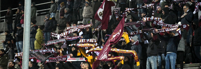 Tifosi del Fano durante una partita al Mancini nello scorso campionato