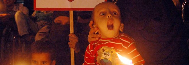 Cinque uomini violentano una sedicenne in ospedale, orrore in India Cinque uomini violentano una sedicenne in ospedale, orrore in India