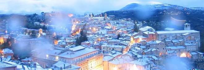 Perugia imbiancata dalla neve: lo spettacolo dalla webcam sopra la città Perugia imbiancata dalla neve: lo spettacolo dalla webcam sopra la città
