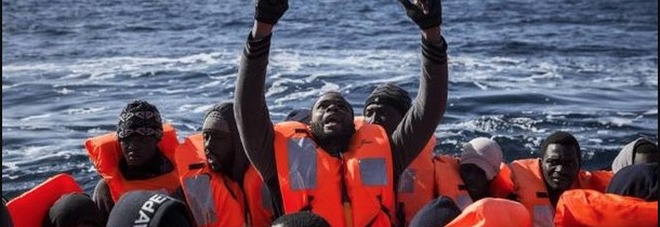 Migranti, Msf: «Oltre 100 morti in naufragio al largo della Libia» Migranti, Msf: «Oltre 100 morti in naufragio al largo della Libia»