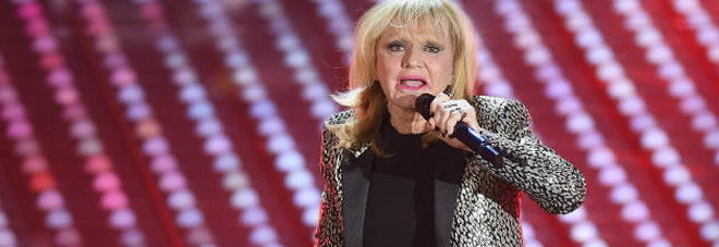 Rita Pavone critica i Pearl Jam sul tema degli sbarchi dei migranti: e su twitter scoppia il putiferio Rita Pavone critica i Pearl Jam sul tema degli sbarchi dei migranti: e su twitter scoppia il putiferio