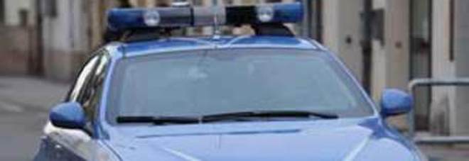 Si voltava di continuo a guardare i poliziotti: 21enne scoperto con la droga negli slip Si voltava di continuo a guardare i poliziotti: 21enne scoperto con la droga negli slip