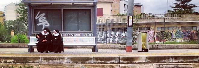 Ruba il trolley a una suora (foto d'archivio) Ruba il trolley a una suora (foto d'archivio)