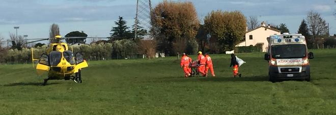 Pauroso scontro tra centauri
In tre rovinano a terra
arriva l'eliambulanza