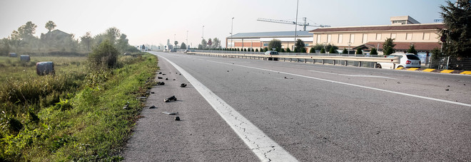 Schianto tra auto e moto: Romea chiusa, morto centauro 65enne Schianto tra auto e moto: Romea chiusa, morto centauro 65enne