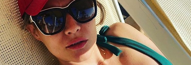 Laura Chiatti e la foto
con i peli sotto le ascelle
La tendenza divide il web