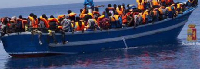 Migranti, l’Italia chiede aiuto all’Europa: rivediamo il trattato di Dublino Migranti, l’Italia chiede aiuto all’Europa: rivediamo il trattato di Dublino