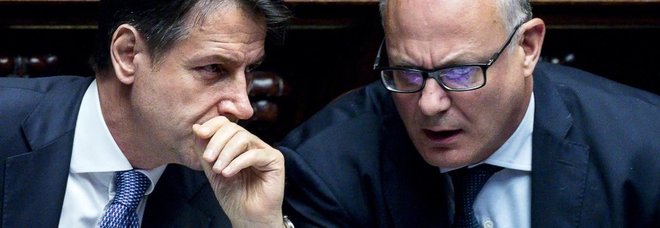 Giuseppe Conte il ministro dell'Economia, Roberto Gualtieri Giuseppe Conte il ministro dell'Economia, Roberto Gualtieri
