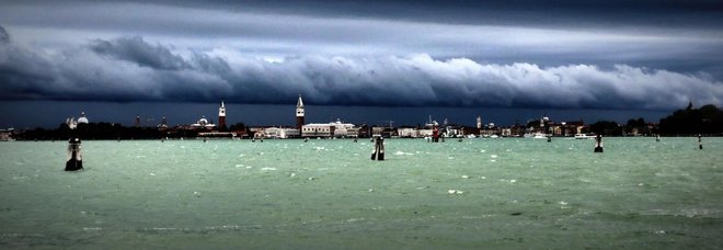 Quando il cielo fa paura: lo spettacolare arrivo di un temporale a Venezia