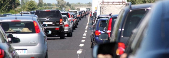 Autostrade, scontro sull'A1 tra Ferentino e Anagni: 12 chilometri di coda in direzione Roma Autostrade, scontro sull'A1 tra Ferentino e Anagni: 12 chilometri di coda in direzione Roma