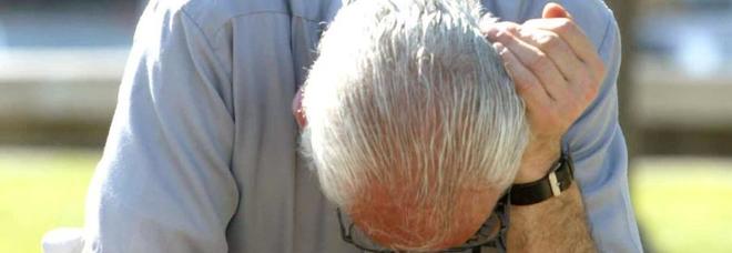 Caldo, attenzione al malato di Alzheimer: la disidratazione fa aumentare lo stato confusionale