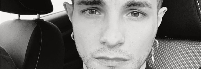 Marco Carta, nuovi video
sul furto di magliette
alla Rinascente: il pm indaga