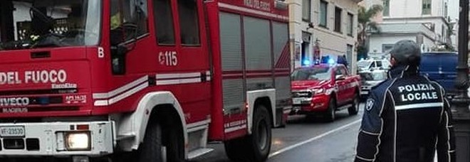 Vigili del fuoco in corso Filangieri (Vico Equense) Vigili del fuoco in corso Filangieri (Vico Equense)