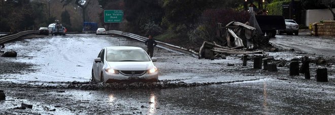 Inondazioni e frane, California in ginocchio: almeno 13 morti Inondazioni e frane, California in ginocchio: almeno 13 morti
