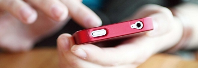 ThisCrush, ecco l'ultimo (e pericoloso) social per adolescenti: i messaggi sono anonimi ThisCrush, ecco l'ultimo (e pericoloso) social per adolescenti: i messaggi sono anonimi