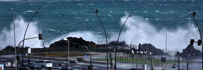 Meteo, scuole chiuse domani per il forte vento: la mappa dei comuni. Temperature giù Meteo, scuole chiuse domani per il forte vento: la mappa dei comuni. Temperature giù