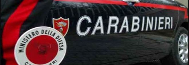 Giovani e veloci: accarezzano l'anziano e fanno sparire le collane d'oro Giovani e veloci: accarezzano l'anziano e fanno sparire le collane d'oro