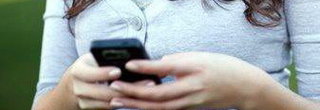 Scarica il referto sul cellulare e scopre il tumore: «Nessun medico a parlarmi» Scarica il referto sul cellulare e scopre il tumore: «Nessun medico a parlarmi»