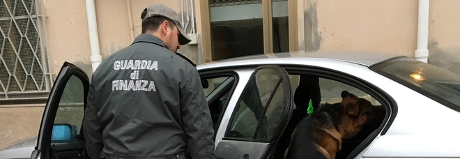Migliaia di euro vendendo
cocaina, eroina e hashish:
tre pakistani nei guai