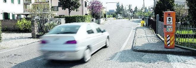 Auto che sfrecciano e problema sicurezza: arrivano 8 nuovi autovelox Auto che sfrecciano e problema sicurezza: arrivano 8 nuovi autovelox