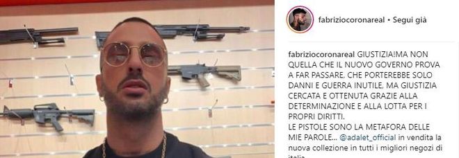 Corona, foto con due pistole: «Giustizia, ma non quella che il governo prova a far passare»
