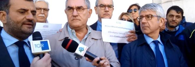 Giornalisti, la Puglia dice no alle minacce del Governo: il flashmob a Bari Giornalisti, la Puglia dice no alle minacce del Governo: il flashmob a Bari