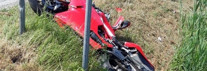 Vola nel fossato
con la Ducati: Lucio
muore a 40 anni