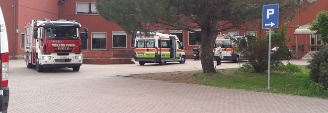 Spray urticante a scuola: 500 intossicati tra studenti e professori Spray urticante a scuola: 500 intossicati tra studenti e professori