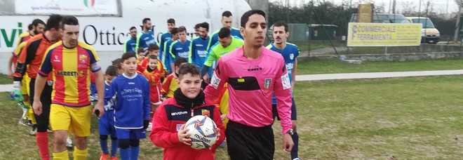 Insulti razzisti all'arbitro marocchino: gara a porte chiuse e 100 euro di multa Insulti razzisti all'arbitro marocchino: gara a porte chiuse e 100 euro di multa