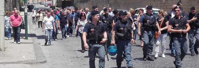 Napoli, i lavoratori ex Lsu del decoro scolastico Napoli, i lavoratori ex Lsu del decoro scolastico