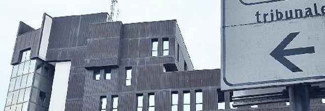 Aria condizionata rotta: «Troppo caldo, il tribunale è una sauna e va chiuso» Aria condizionata rotta: «Troppo caldo, il tribunale è una sauna e va chiuso»