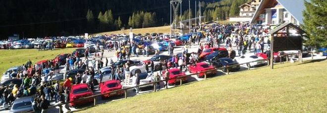 Super bolidi sportivi sulle montagne: 1193 supercar al Dolomites street Super bolidi sportivi sulle montagne: 1193 supercar al Dolomites street