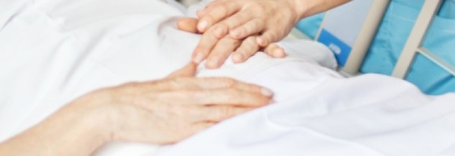Donna muore soffocata da un boccone di cibo: l'addio dopo cinque giorni di coma