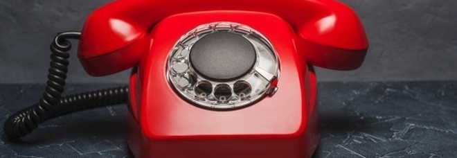 Addio al vecchio telefono di casa, la Francia smantella la rete dei numeri fissi Addio al vecchio telefono di casa, la Francia smantella la rete dei numeri fissi