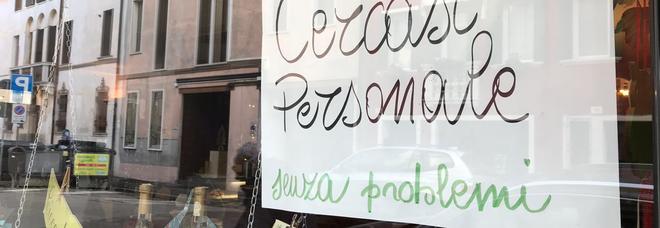 Barista disperata: «Non trovo nessuno disposto a lavorare nei weekend: costretta a chiudere»