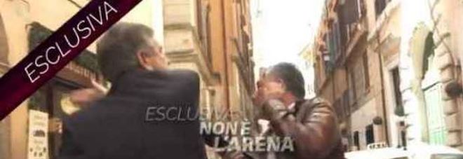 Schiaffeggiò l'inviato di Non è L'Arena: l'ex ministro Landolfi pagherà 5.000 euro di risarcimento Schiaffeggiò l'inviato di Non è L'Arena: l'ex ministro Landolfi pagherà 5.000 euro di risarcimento