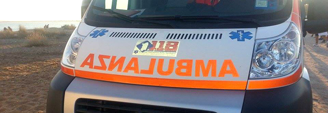 Malore durante un'immersione, lo vedono galleggiare sull'acqua: Donata muore a 56 anni Malore durante un'immersione, lo vedono galleggiare sull'acqua: Donata muore a 56 anni