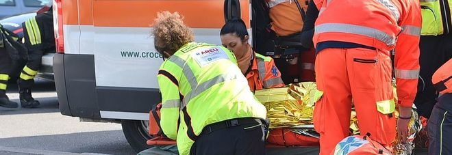 Lite choc: figlio 18enne accoltella la mamma e si taglia la gola