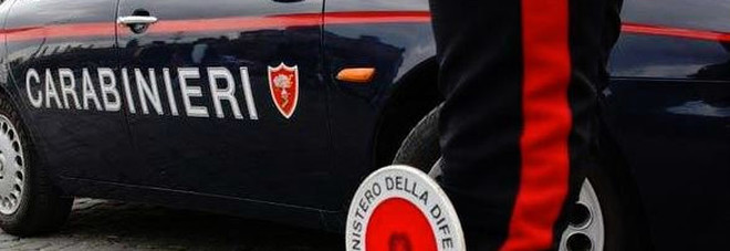 Ubriaco aggredisce la moglie a calci e pugni davanti ai figli piccoli