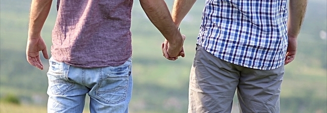 Militare in pensione versa 30mila euro all’amante gay per il suo silenzio Militare in pensione versa 30mila euro all’amante gay per il suo silenzio
