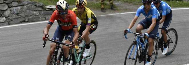 Carapaz a Courmayeur
vince tappa e maglia rosa
Vincenzo Nibali terzo