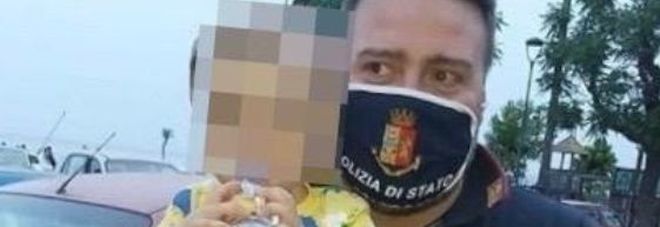 Un bambino di 2 anni rischia di morire soffocato da una patatina, salvato da un poliziotto