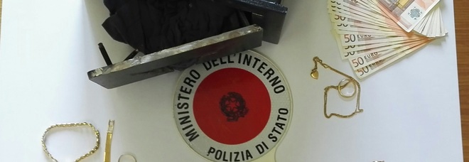 Rapinano un'anziana, poi la fuga: arrestati due finti tecnici del gas Rapinano un'anziana, poi la fuga: arrestati due finti tecnici del gas