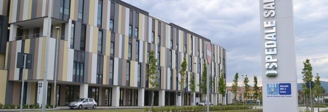 Paziente trova un preservativo nella cena: choc in ospedale. L'Asl: «Atto doloso»