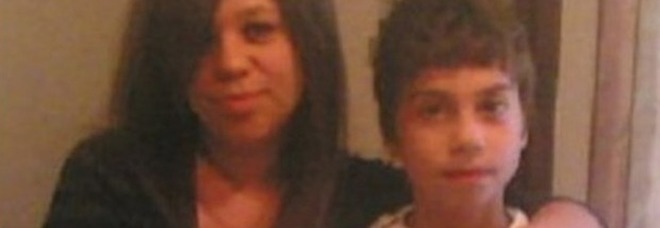 «Lo strozzava e lo colpiva»: così è morto Giuseppe, ucciso a 7 anni dal patrigno
